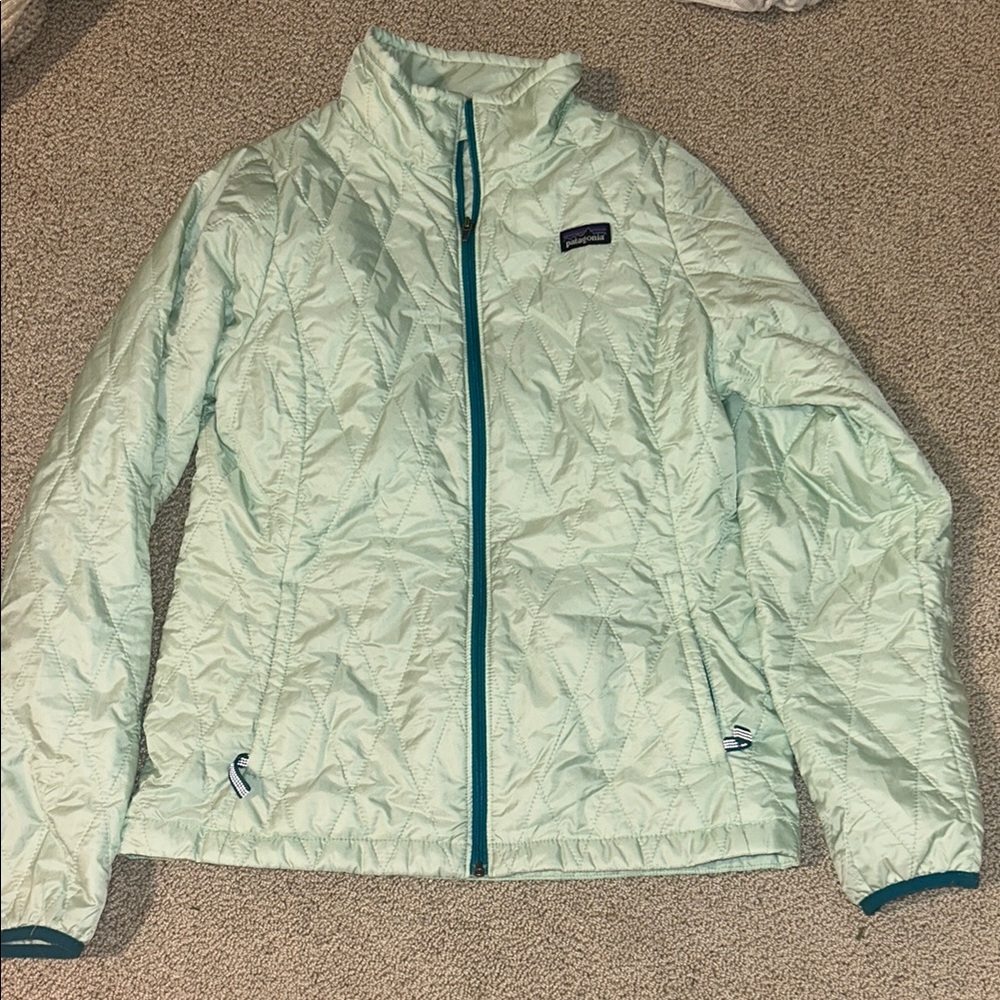 Patagonia Green Puffer Jacket with Quilted Texture and Full Zip